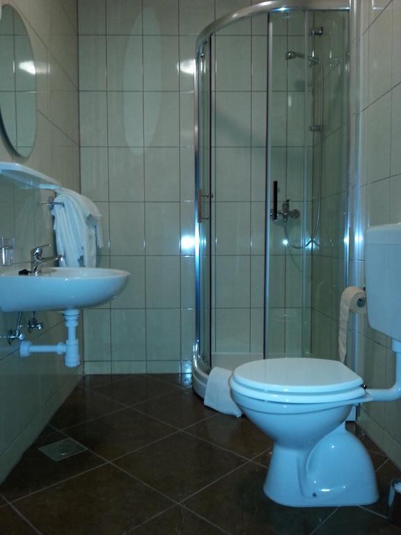 Hotel Gacka Otocac Bilik gambar